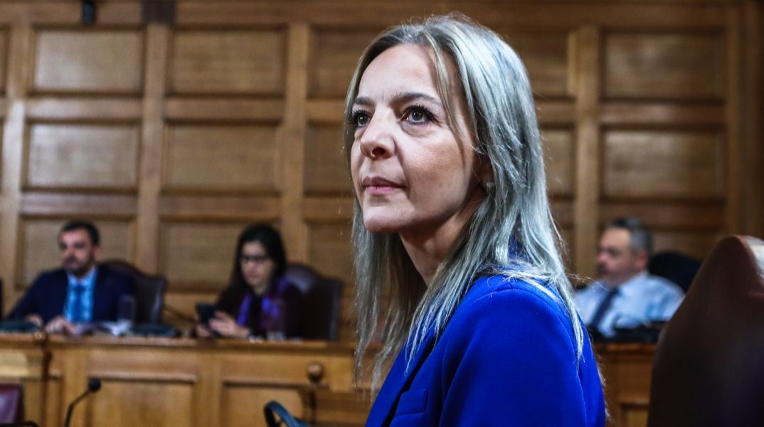 Κόντρα Σεμερτζίδου - Κωνσταντοπούλου: «Μου έχουν δεσμεύσει 1.000 ευρώ» - «Τα 2,4 εκατ. τα φάγατε;»