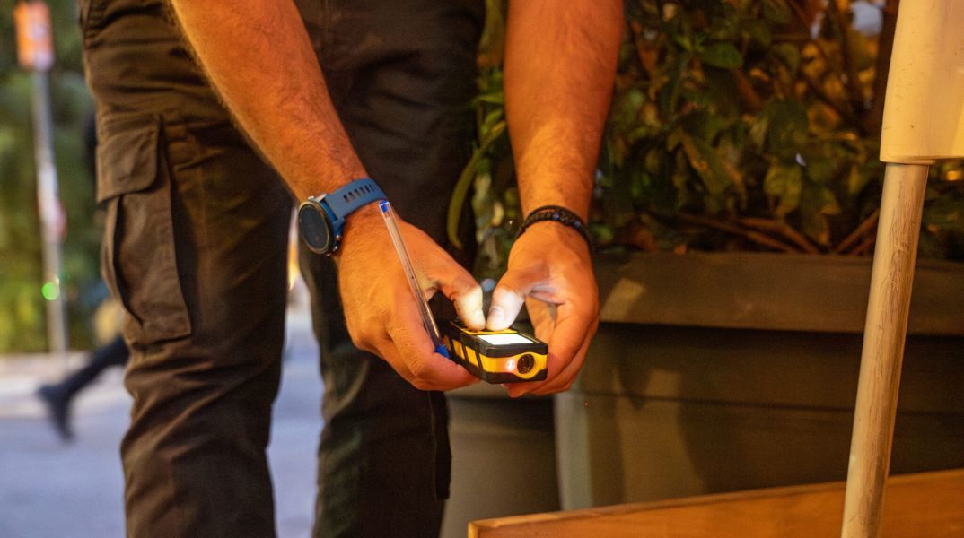 Ο Δήμος Αθηναίων προχωρά σε 14 προσωρινές σφραγίσεις καταστημάτων για παράνομα τραπεζοκαθίσματα - Αυστηρότερα πρόστιμα και κυρώσεις