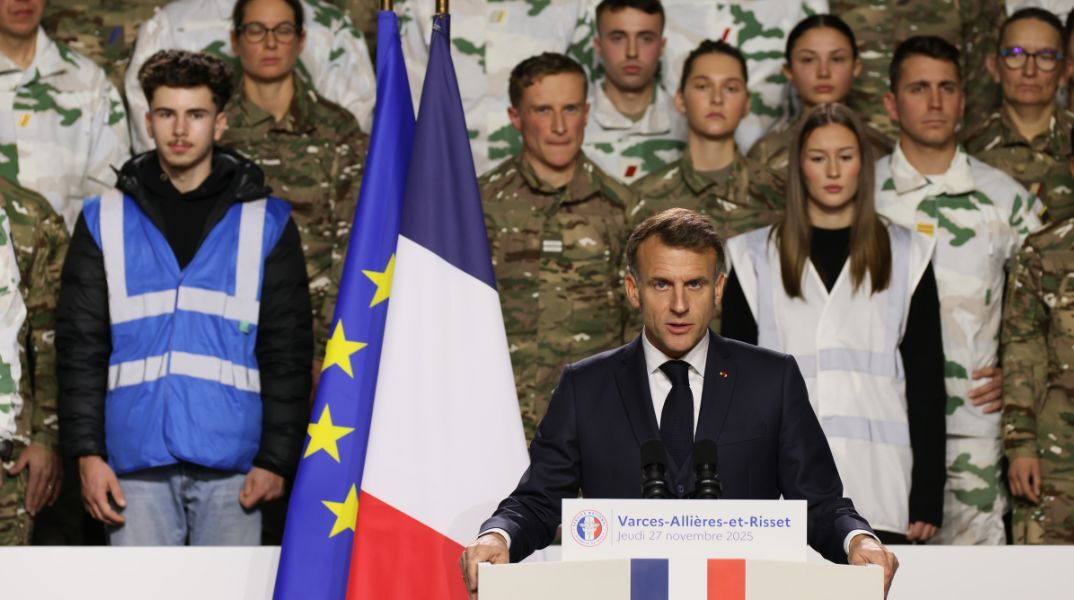 Γαλλία: Ο Εμανουέλ Μακρόν ανακοίνωσε την επαναφορά εθελοντικής στρατιωτικής θητείας για 18χρονους - Απάντηση στους φόβους για κλιμάκωση της έντασης με τη Ρωσία.