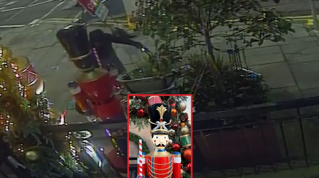 Άνδρας σε ηλεκτρικό ποδήλατο έκλεψε άγαλμα Χριστουγεννιάτικου καρυοθραύστη ύψους 2,4 μ. από μπαρ στο Εδιμβούργο - Δείτε βίντεο