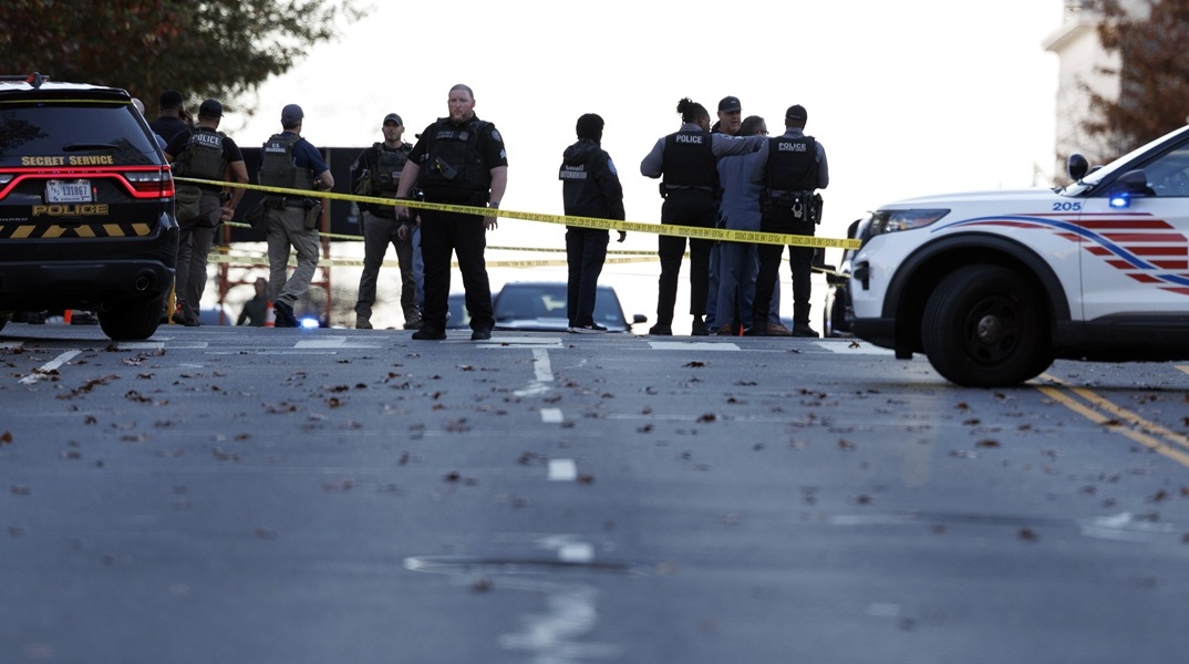 Σε κρίσιμη κατάσταση δύο μέλη της Εθνοφρουράς μετά από πυροβολισμούς κοντά στον Λευκό Οίκο