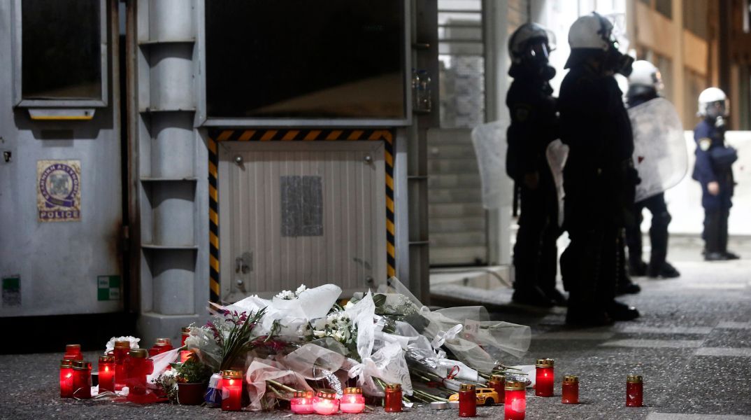 Ελεύθερη με περιοριστικό όρο αφέθηκε η επόπτρια του τμήματος Αγίων Αναργύρων στην υπόθεση δολοφονίας της Κυριακής Γρίβα - Τι υποστήριξε στην απολογία της