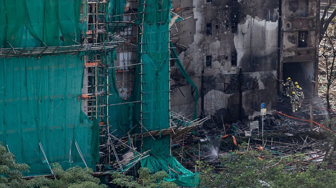 Χονγκ Κονγκ: Τουλάχιστον 128 οι νεκροί από τη φωτιά στους ουρανοξύστες, 200 οι αγνοούμενοι 