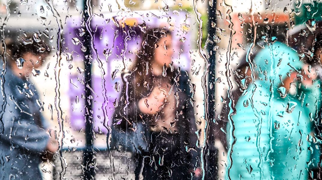 Ο καιρός την Κυριακή: Πού θα σημειωθούν καταιγίδες σήμερα