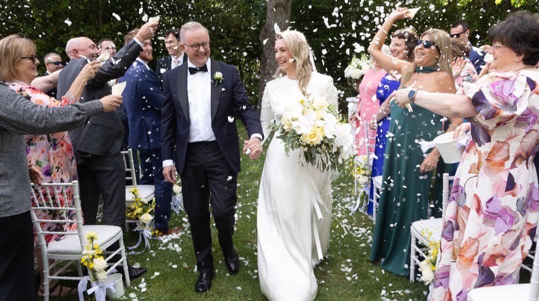 Ο πρωθυπουργός της Αυστραλίας παντρεύτηκε κρυφά και έγραψε ιστορία - Πρωταγωνιστής και ο σκύλος του ζευγαριού