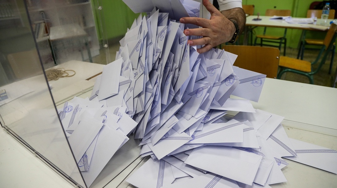 Κάλπη από την οποία βγαίνουν τα ψηφοδέλτια