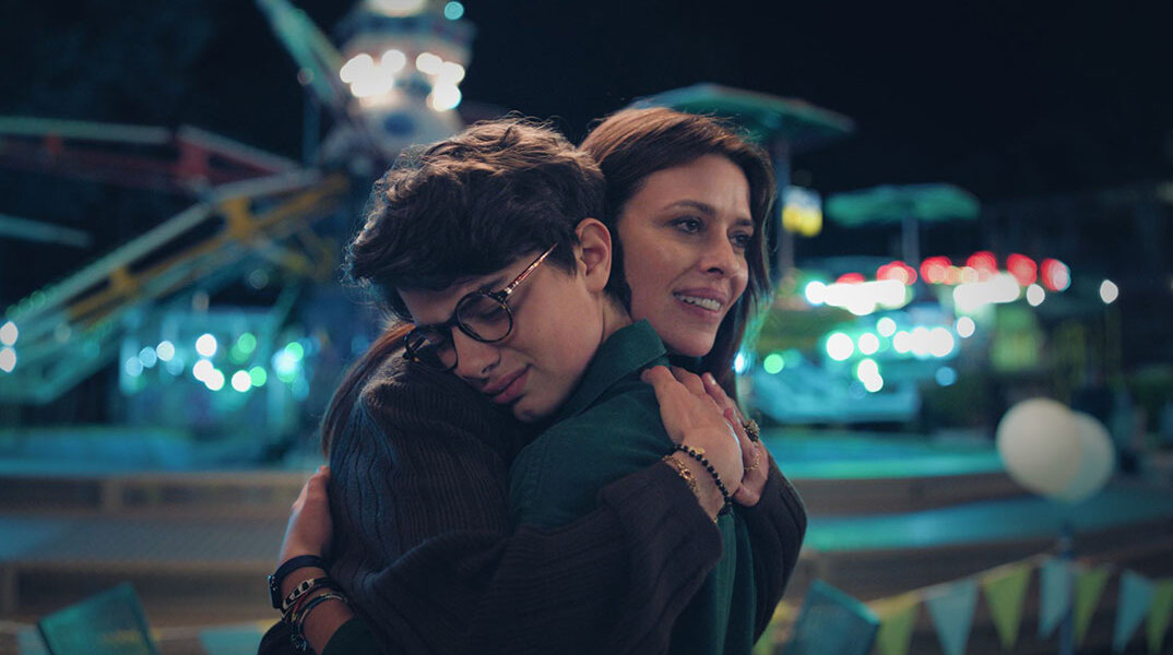 To αγόρι με το ροζ παντελόνι