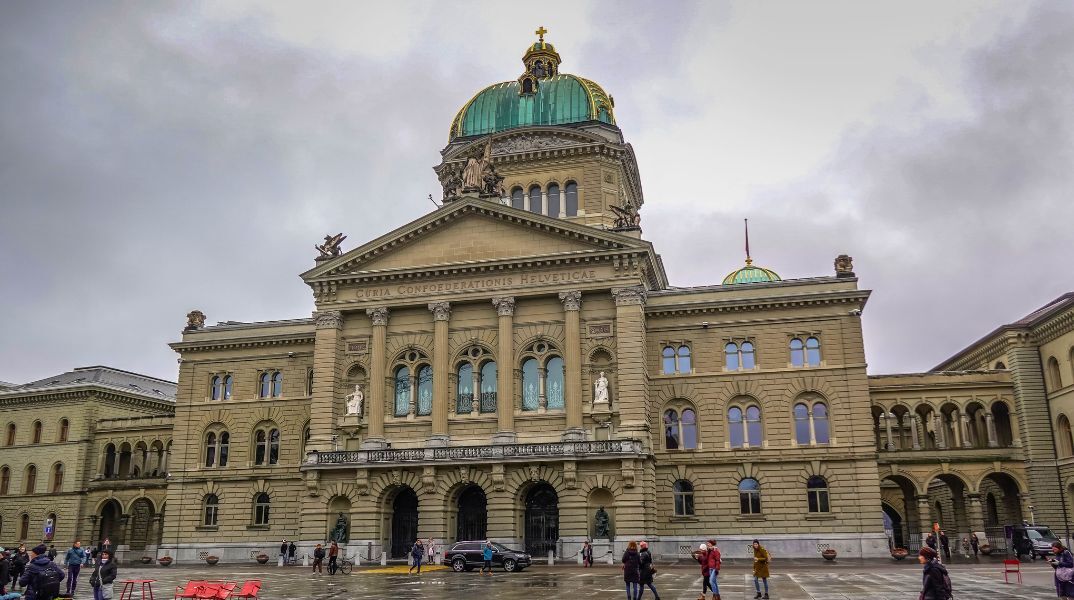Ελβετία: Η χώρα που φοβάται να αγγίξει τον μεγάλο πλούτο 