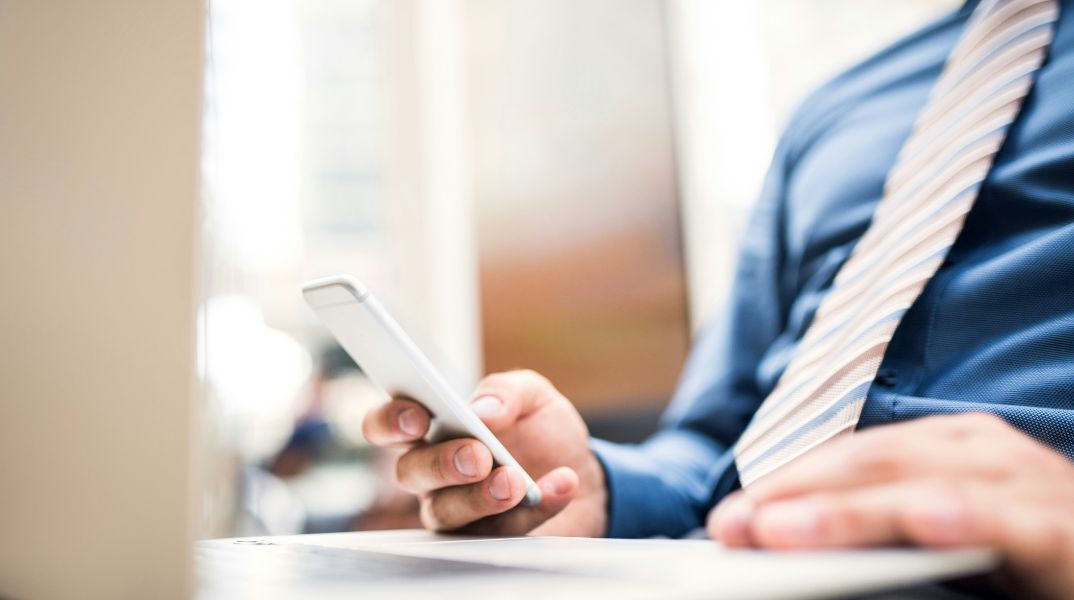 Η Google ενεργοποιεί αρχειοθέτηση RCS/SMS σε εταιρικά κινητά, επιτρέποντας στους εργοδότες να διαβάζουν μηνύματα παρά την κρυπτογράφηση