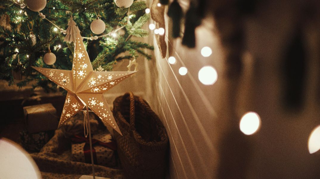 Κάλαντα: Μήπως φέτος να τα πούμε κι εμείς; Πώς βοηθούν εγκέφαλο και αναπνοή