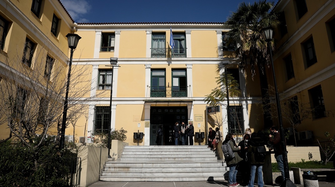 Τηλεφώνημα για βόμβα στα δικαστήρια της Ευελπίδων