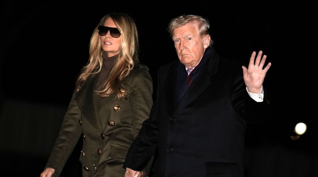 Ο Ντόναλντ Τραμπ φέρεται να έδωσε τελεσίγραφο στον Νικολάς Μαδούρο να παραιτηθεί, αλλά ο ηγέτης της Βενεζουέλας αρνήθηκε ζητώντας παγκόσμια αμνηστία.