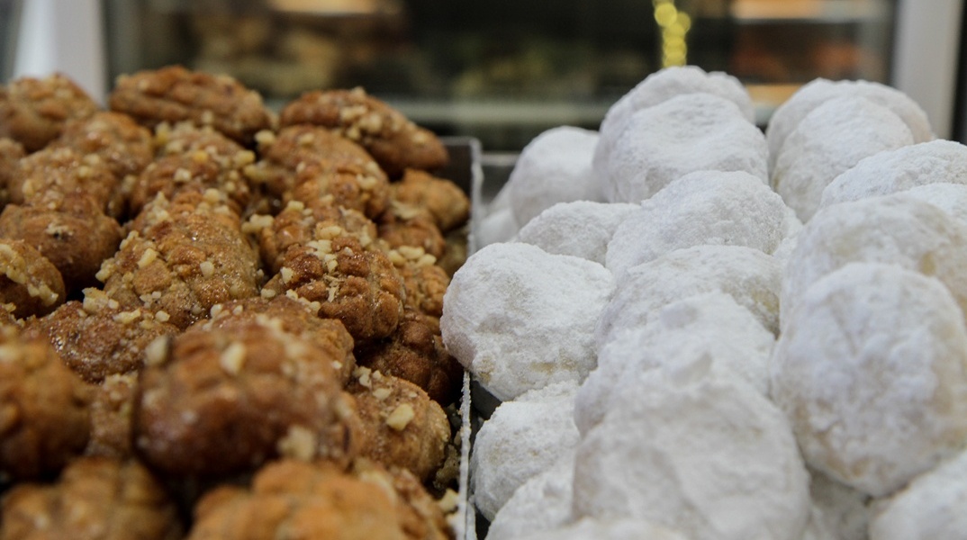 Μελομακάρονα και κουραμπιέδες