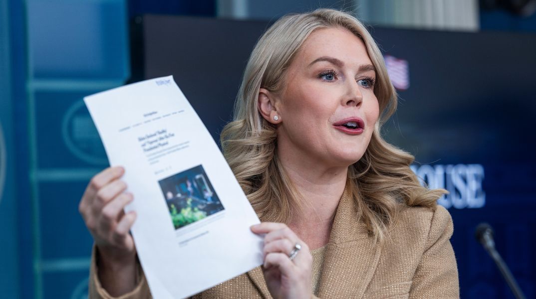 ΗΠΑ: Ο Λευκός Οίκος επιβεβαιώνει ότι ναύαρχος διέταξε δεύτερη επίθεση κατά σκάφους στη Βενεζουέλα που φερόταν να μεταφέρει ναρκωτικά