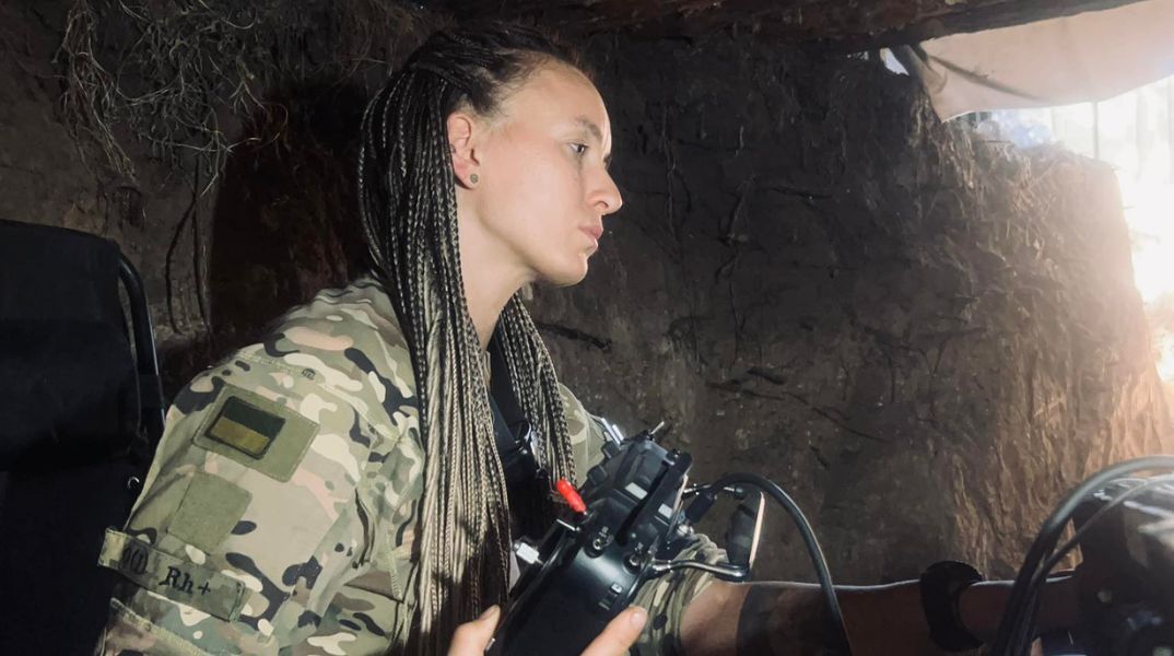 Γιάρα Τσορνοχούζ: Μια Ουκρανή ποιήτρια στην πρώτη γραμμή της μάχης