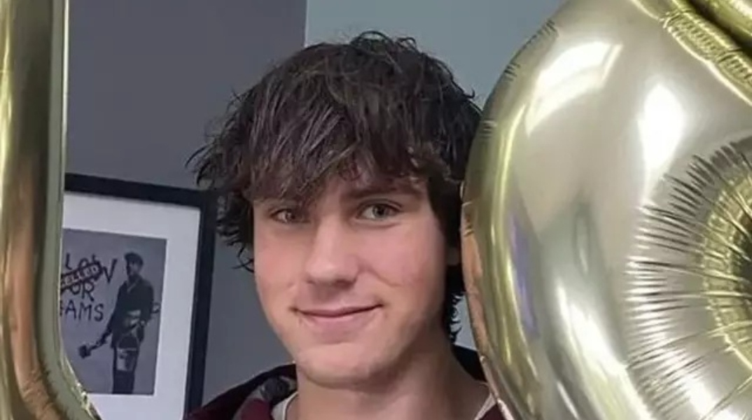 Τίτλος  Ο νεαρός Τζορτζ Σμιθ που χάθηκε πριν από δύο εβδομάδες κοντά στο Κάστρο του Δράκουλα