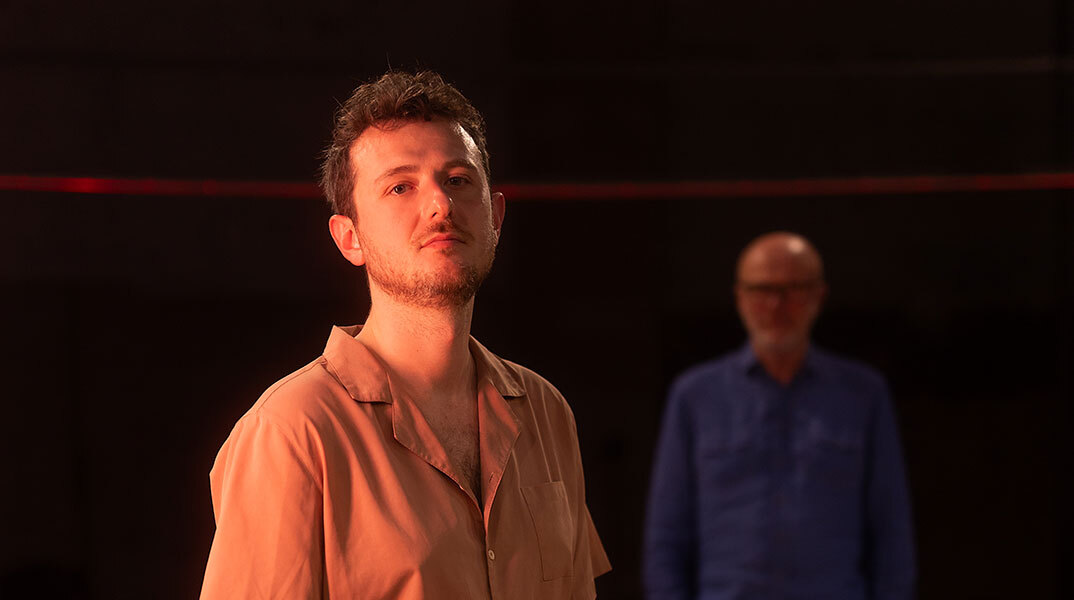 Αλέξανδρος Ραπτοτάσιος: Ο σκηνοθέτης που τολμά να πειραματίζεται με το κοινό