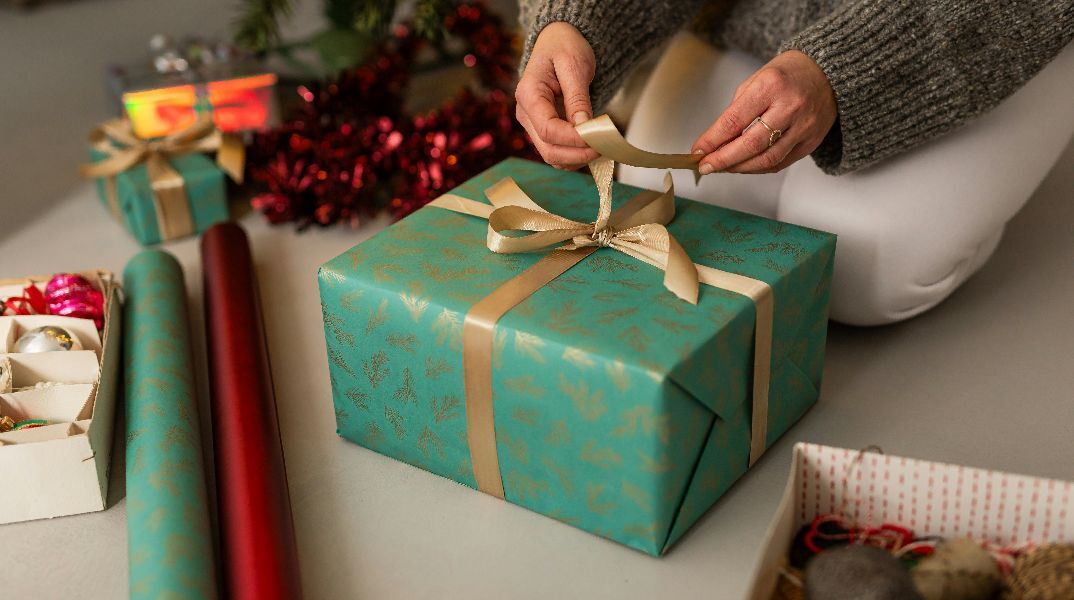 Δώρο Χριστουγέννων 2025: Θα γίνει νωρίτερα φέτος η καταβολή του - Πώς υπολογίζεται