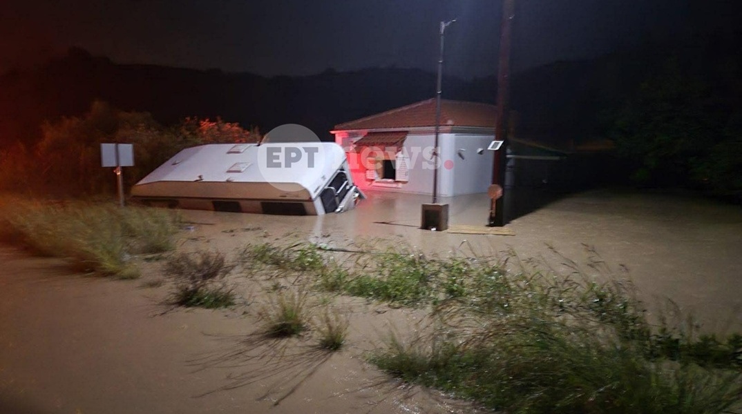 Κακοκαιρία Byron: Κινδύνευσαν τουρίστες στη Φοινικούντα - Παρασύρθηκε τροχόσπιτο