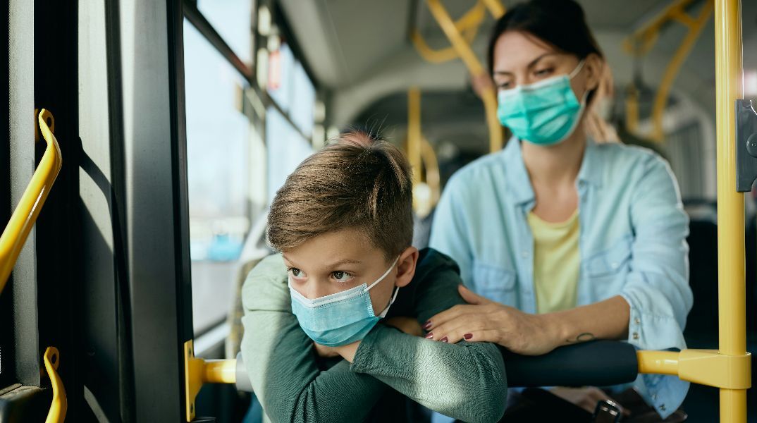 Εκρηκτική αύξηση κρουσμάτων γρίπης στη Βρετανία - Ξαναφορέστε μάσκες, λένε ειδικοί