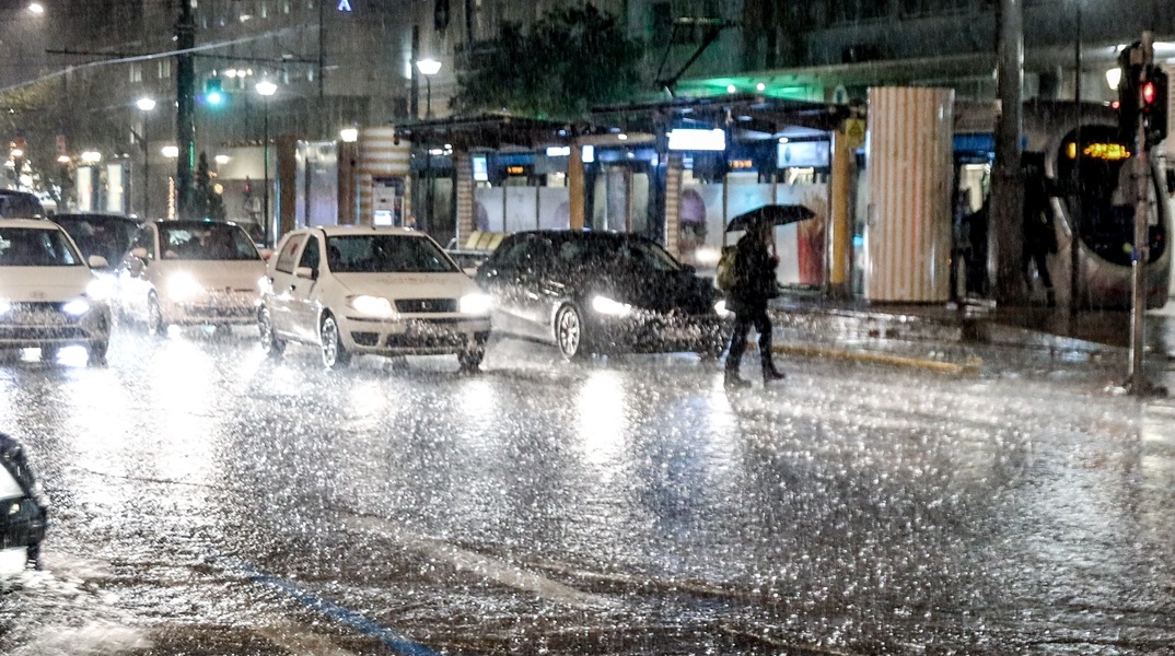 Βροχή στο κέντρο της Αθήνας
