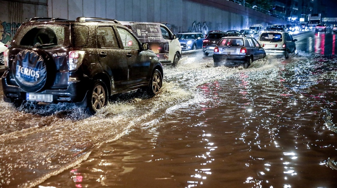 Πλημμυρισμένος δρόμος