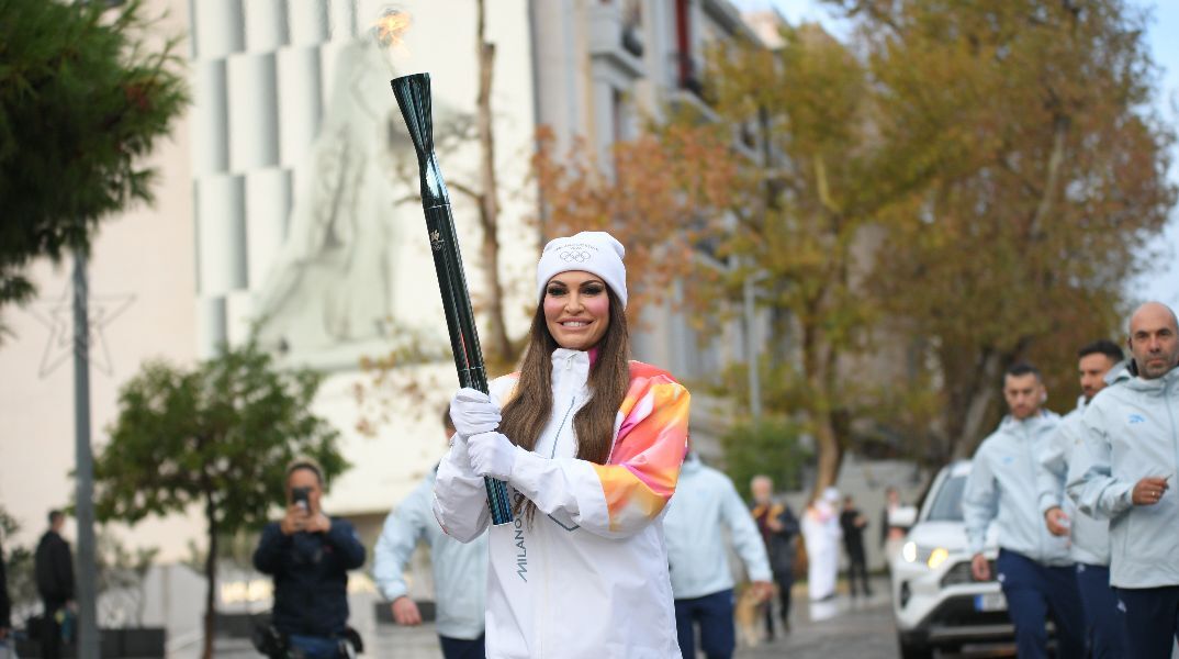Κίμπερλι Γκίλφοϊλ: Προνόμιο να τρέξω με την Ολυμπιακή φλόγα στη Λαμπαδηδρομία κάτω από την Ακρόπολη 