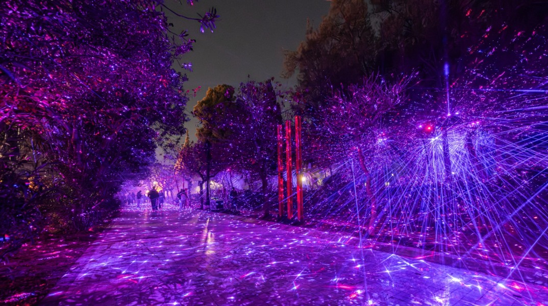 OXI AKOMA-Ποιο είναι το πρόσωπο πίσω από το φωτεινό πάρκο στο Πεδίον του Άρεως; 