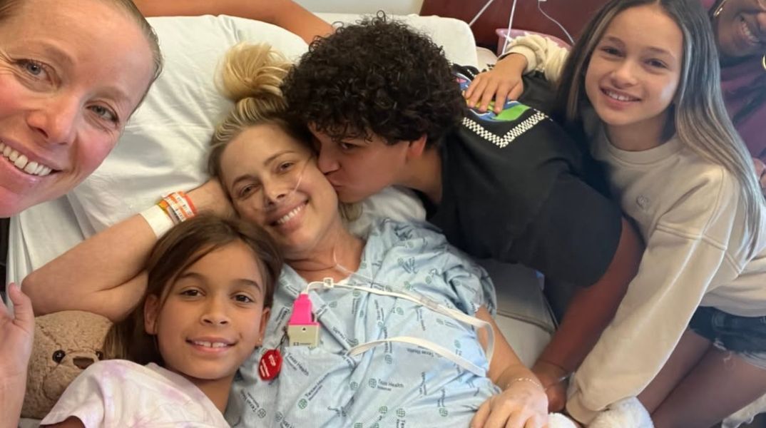 Η Κρισίλα Άντερσον, σταρ του Netflix και μητέρα τριών παιδιών, έφυγε στα 45 έπειτα από μάχη με καρκίνο παχέος εντέρου, αφήνοντας συγκλονιστικό μήνυμα