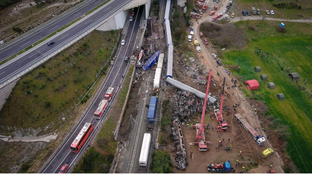 Τέμπη: Τα Ellinika Hoaxes αποκαλύπτουν σοβαρές αλλοιώσεις και ψηφιακές παρεμβάσεις σε καρέ που δημοσίευσε τεχνικός σύμβουλος