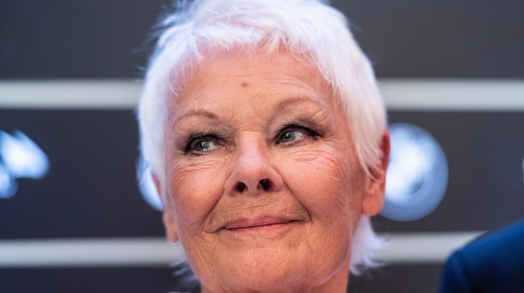 Η ηθοποιός Τζούντι Ντεντς μίλησε για την επιδείνωση της όρασης και της μνήμης της - Δυσκολεύεται να θυμηθεί άμεσα ραντεβού, αλλά μπορεί να απαγγείλει Σαίξπηρ.