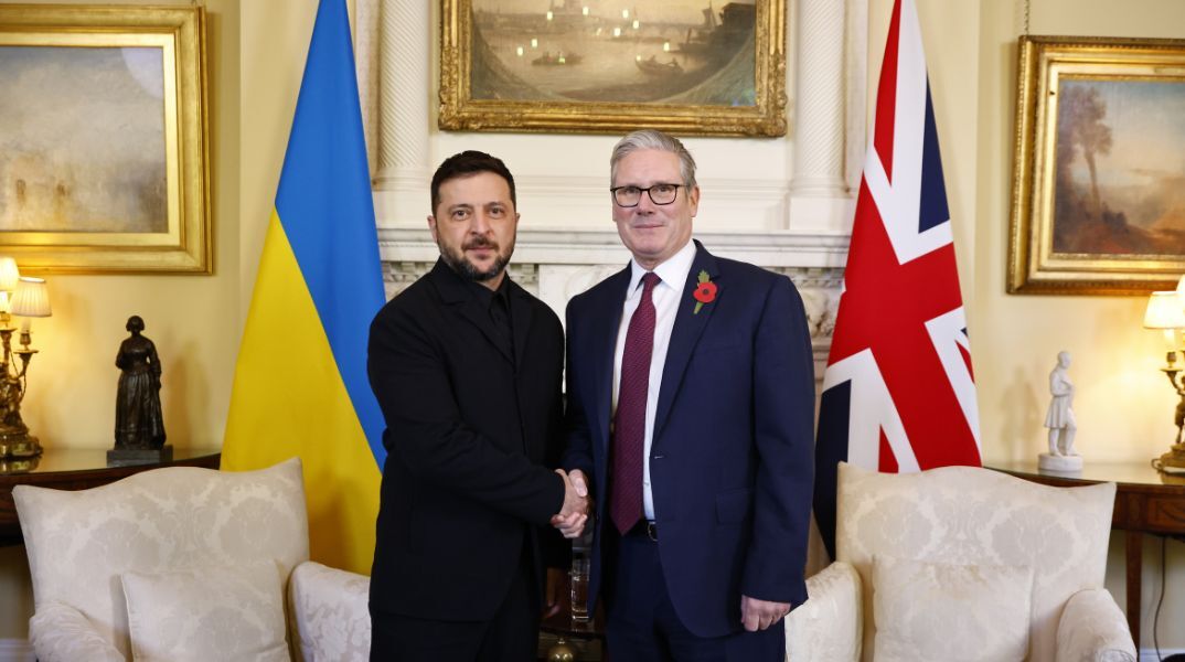 Ουκρανία: Ο Ζελένσκι συναντά Στάρμερ, Μακρόν και Μερτς στο Λονδίνο για ειρηνευτικές συνομιλίες - Χώρες της ΕΕ υπέρ αποζημιώσεων από δεσμευμένα ρωσικά κεφάλαια