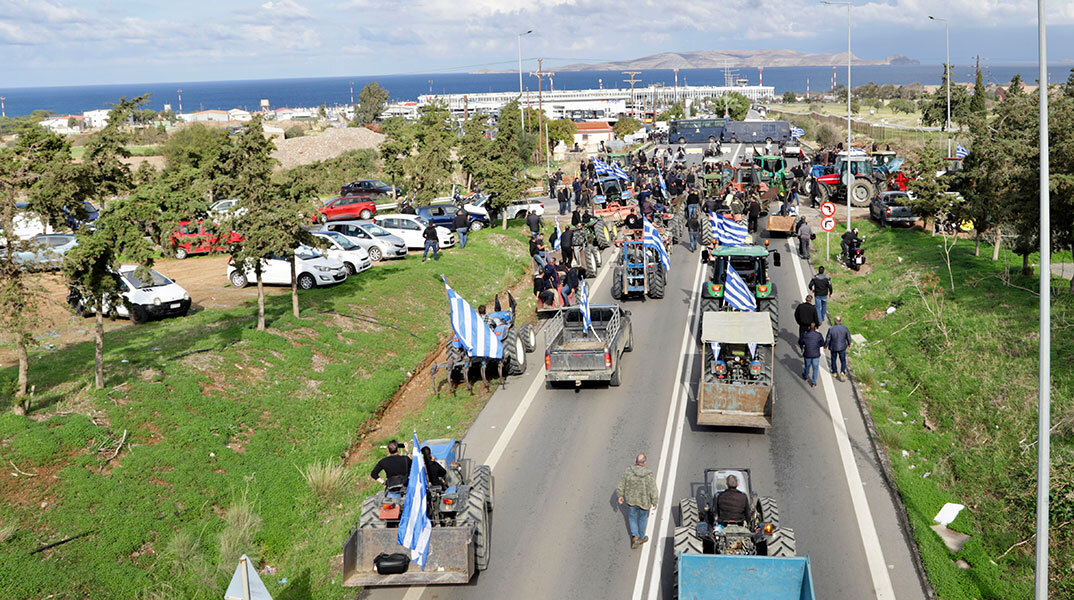 Αγρότες εναντίον κυβέρνησης. Καυγάς συνενόχων.
