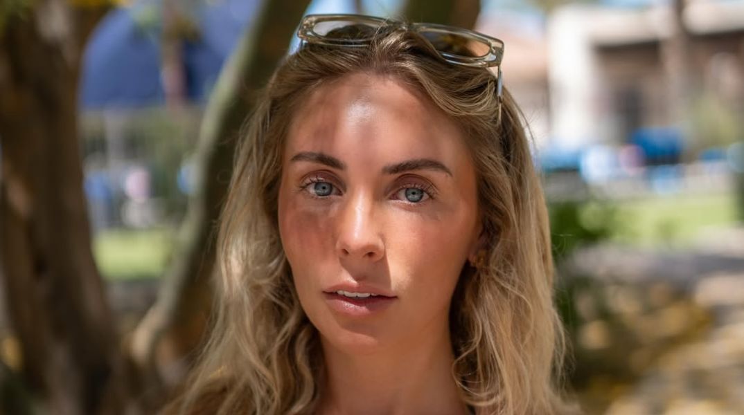 Μπόνι Μπλου: Η Βρετανίδα δημιουργός περιεχομένου ενηλίκων συνελήφθη στην Ινδονησία για παραγωγή πορνογραφικού υλικού - Η ποινή που αντιμετωπίζει