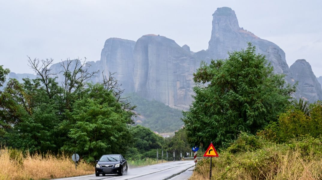 Με χαμηλές θερμοκρασίες και τοπικές βροχές ο καιρός την Τετάρτη