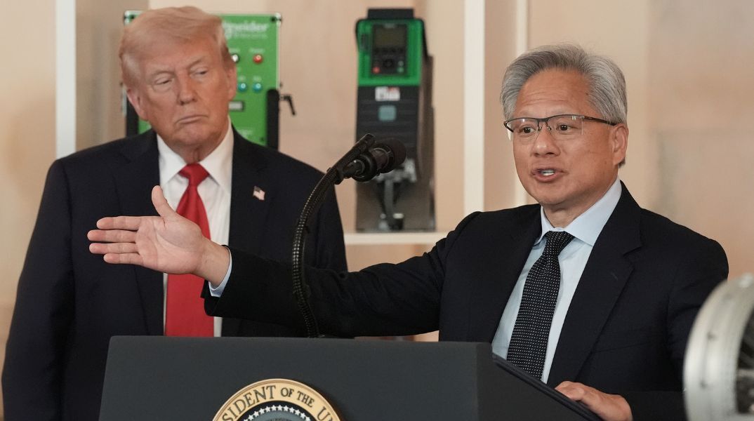 Ο Ντόναλντ Τραμπ εγκρίνει πώληση τσιπ τεχνητής νοημοσύνης της Nvidia στην Κίνα - Οι Δημοκρατικοί εκφράζουν ανησυχίες για την εθνική ασφάλεια των ΗΠΑ