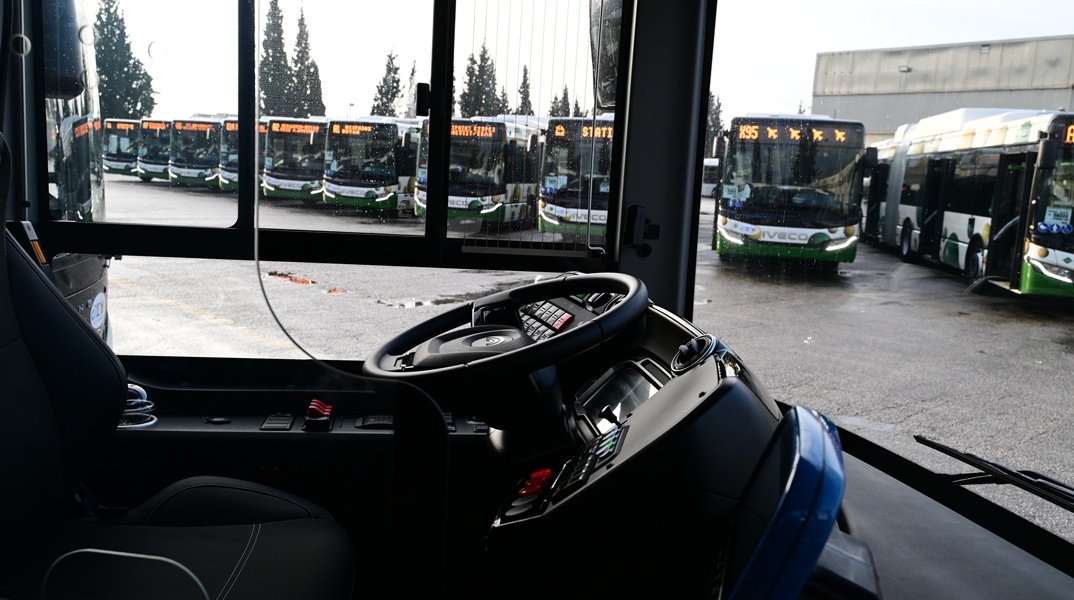 Η θέση του οδηγού σε λεωφορείο