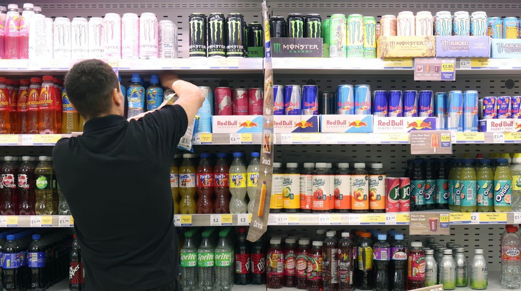 Ενεργειακά ποτά: Υπέρμετρη κατανάλωση αυξάνει τον κίνδυνο καρδιαγγειακών νοσημάτων και εγκεφαλικού επεισοδίου, προειδοποιούν οι γιατροί.