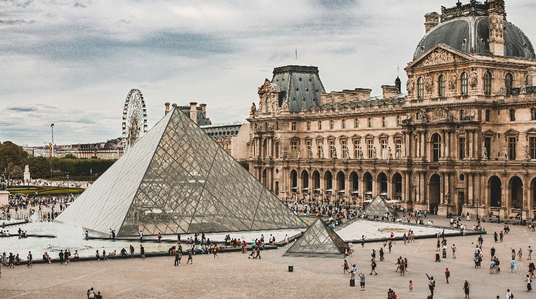 Ληστεία στο Λούβρο: Οι δράστες ξέφυγαν από τους αστυνομικούς για 30 δευτερόλεπτα