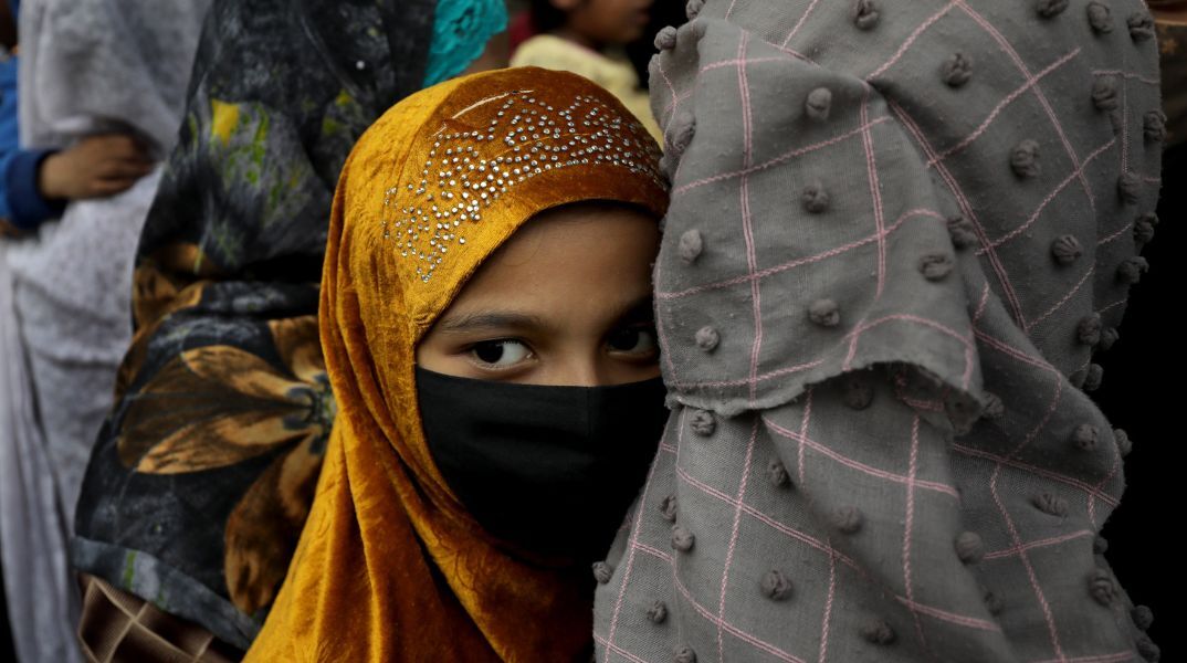 Η Αυστρία απαγορεύει τη μαντίλα για κορίτσια κάτω των 14 ετών - Οργανώσεις δικαιωμάτων και η μουσουλμανική κοινότητα καταγγέλλουν στοχοποίηση