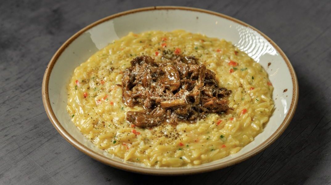 Γιουβέτσι με μοσχαρίσια ουρά 