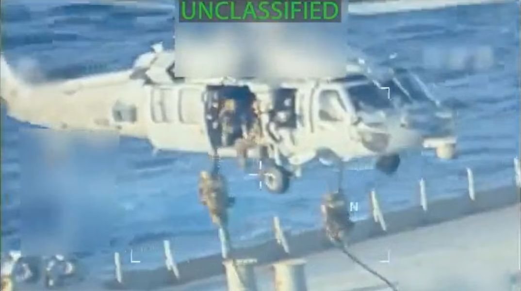 Οι ΗΠΑ κατέσχεσαν δεξαμενόπλοιο κοντά στη Βενεζουέλα - Η κυβέρνηση Μαδούρο μιλά για «πειρατεία», ενώ η Ουάσινγκτον το συνδέει με λαθρεμπόριο και κυρώσεις.