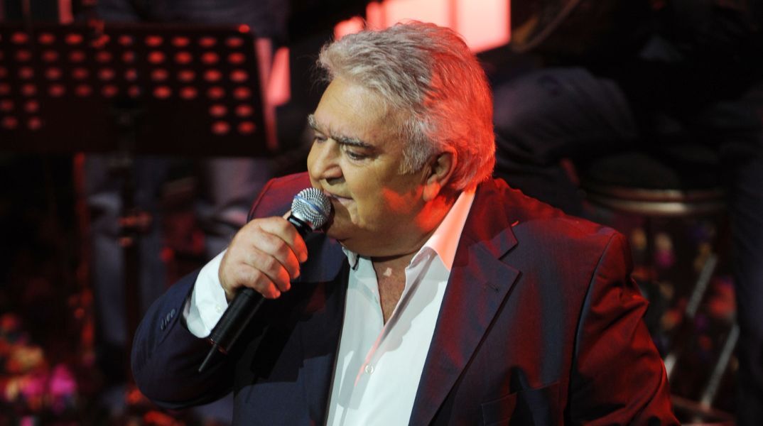 Ο Πασχάλης Τερζής θα κυκλοφορήσει νέο τραγούδι - Ο Χρήστος Νικολόπουλος αποκάλυψε την επιστροφή του λαϊκού ερμηνευτή μετά από χρόνια απουσίας.