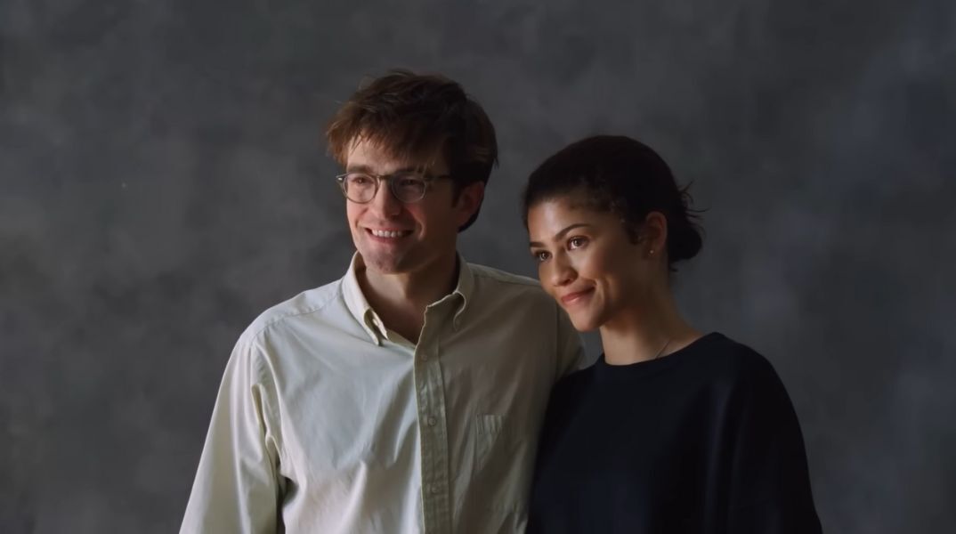 Δόθηκε στη δημοσιότητα το πρώτο τρέιλερ της ταινίας «The Drama» της A24, με πρωταγωνιστές τους Ρόμπερτ Πάτινσον και Ζεντάγια - Πρεμιέρα 3 Απριλίου 2026.