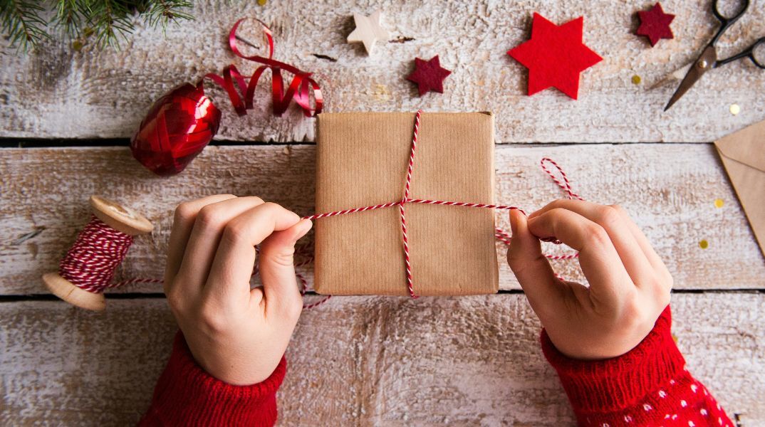 Ποιοι γιορτάζουν σήμερα 13 Δεκεμβρίου 2025; Το εορτολόγιο της Athens Voice σου τους θυμίζει. Μην ξεχάσεις να τους δώσεις τις καλύτερες ευχές σου!