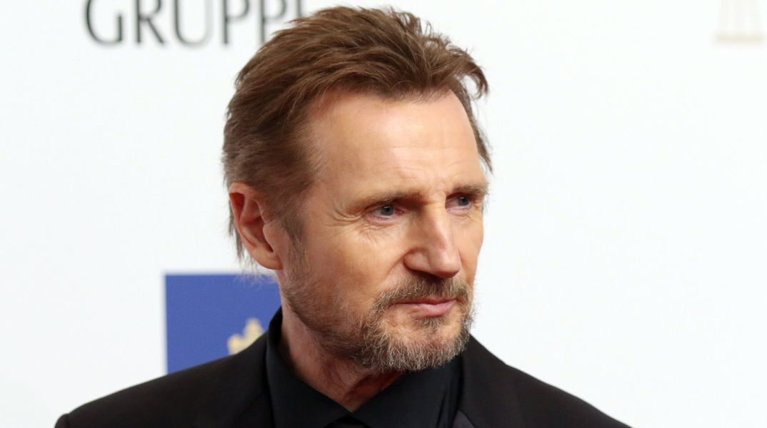 Ο Λίαμ Νίσον αρνείται αντιεμβολιαστικές θέσεις μετά τη συμμετοχή του σε ντοκιμαντέρ που τα αμφισβητεί και προβάλλει τον Ρόμπερτ Κένεντι Τζούνιορ.