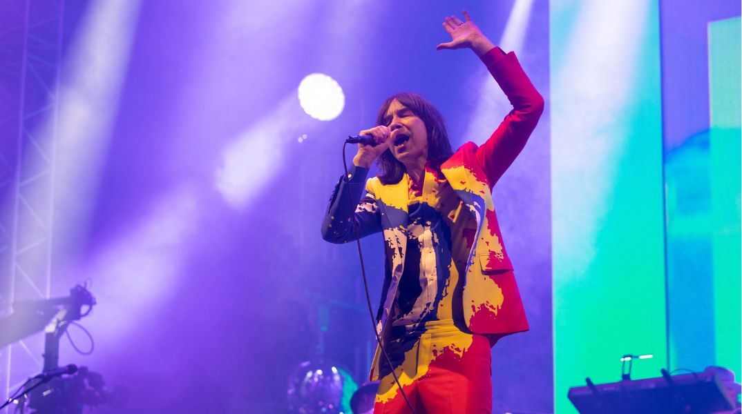 Οι Primal Scream κατηγορούνται για προβολή αντισημιτικών γραφικών σε συναυλία στο Λονδίνο - Αντιδράσεις οργανώσεων και καταγγελία στην αστυνομία. 