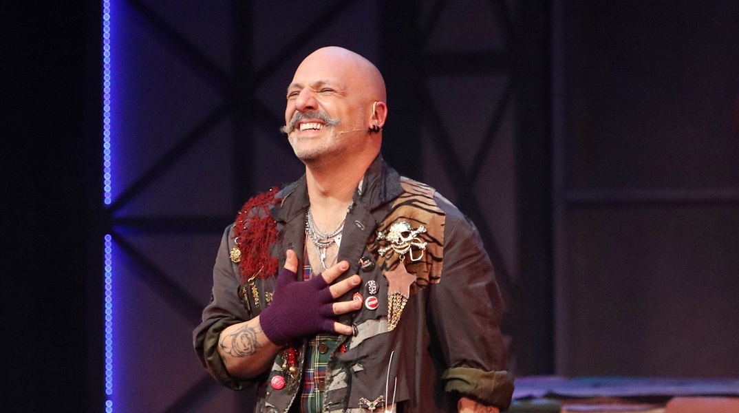 Νίκος Μουτσινάς