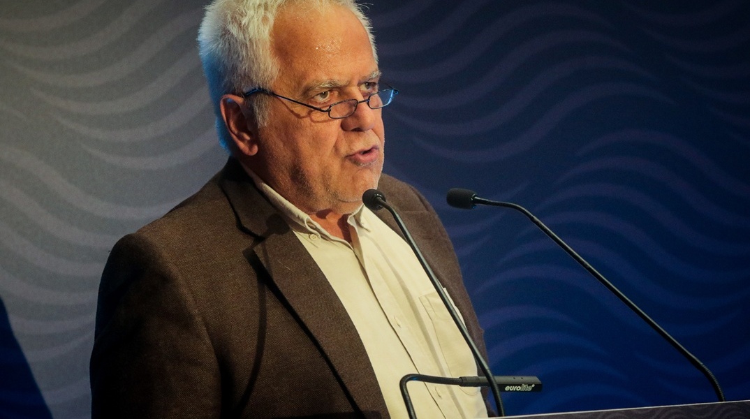 Πάσχος Μανδραβέλης