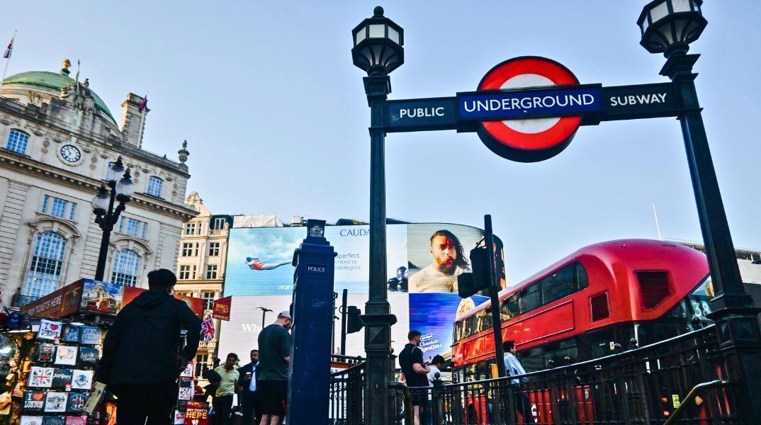 Βρετανία: Η φτώχεια και η πολιτική της κυβέρνησης Στάρμερ 